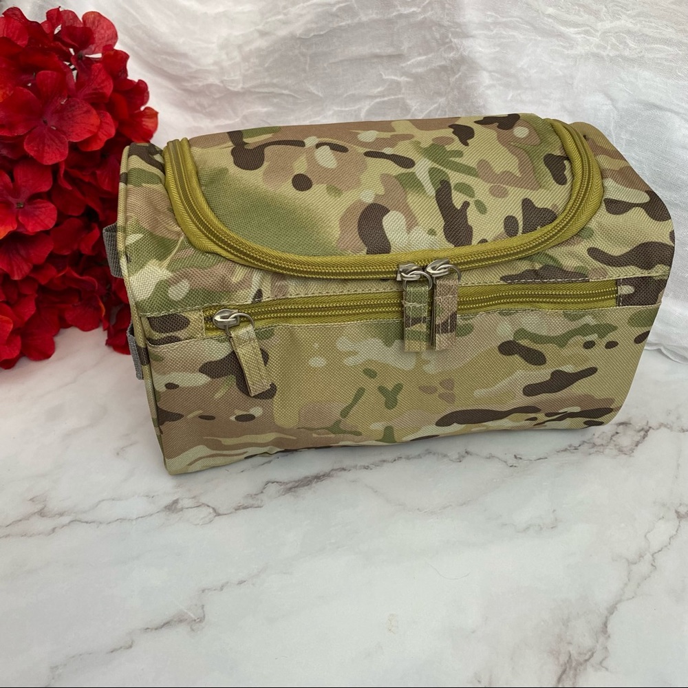 His & Her Camo Toiletry Cosmetic Travel Bag - Picture 9 of 16
